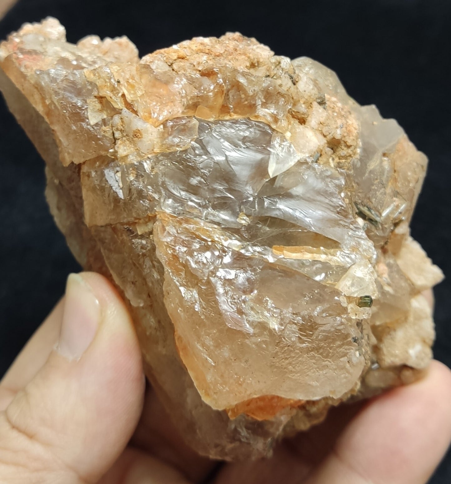 An Aesthetic terminated Quartz floater with aegirine 381 grams
