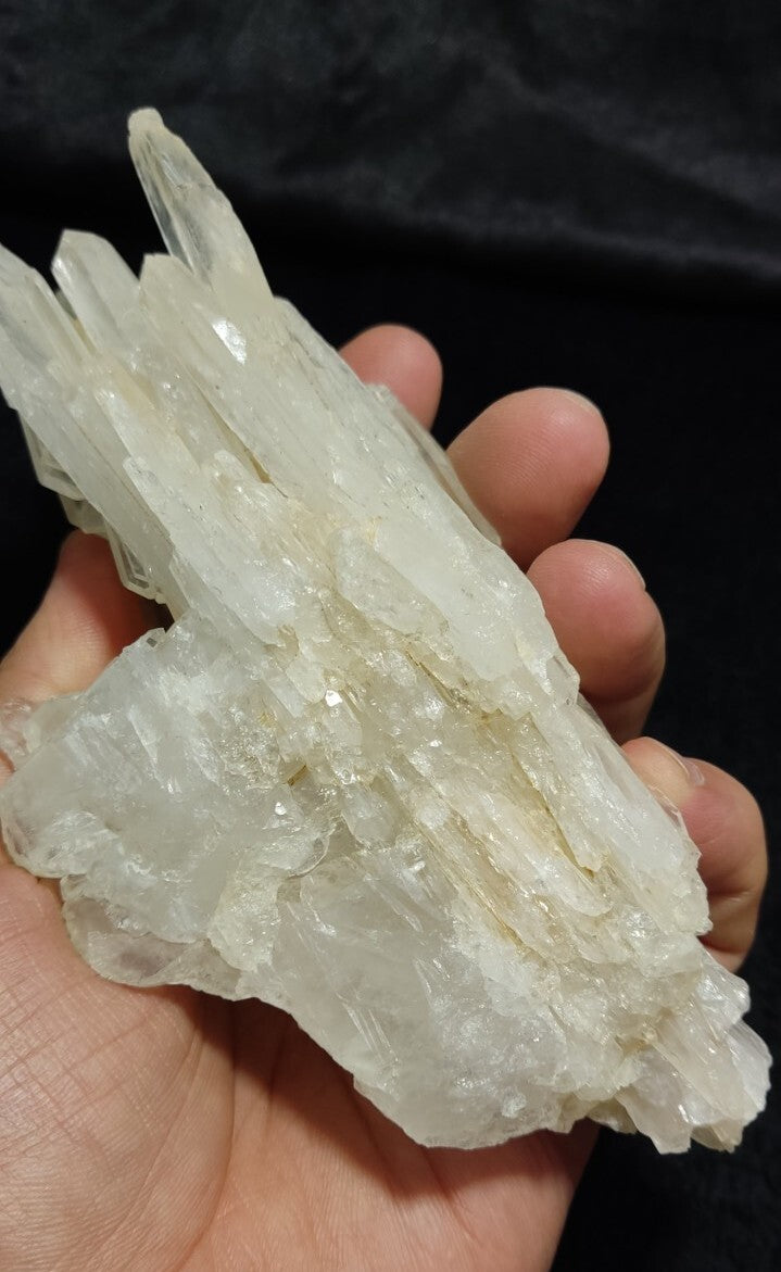 Very Aesthetic Faden Like Quartz Crystal Cluster 409 grams