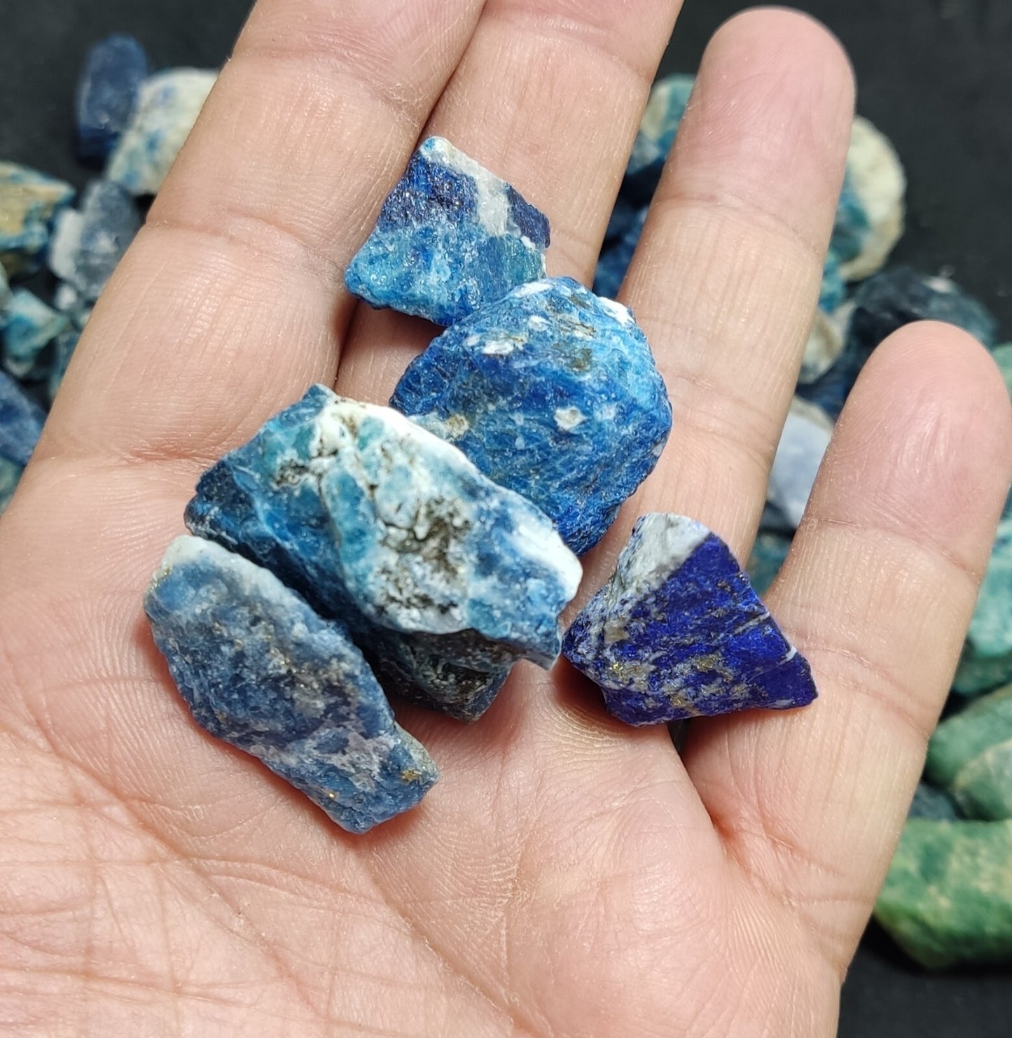 700 grams fluorescent lazurite