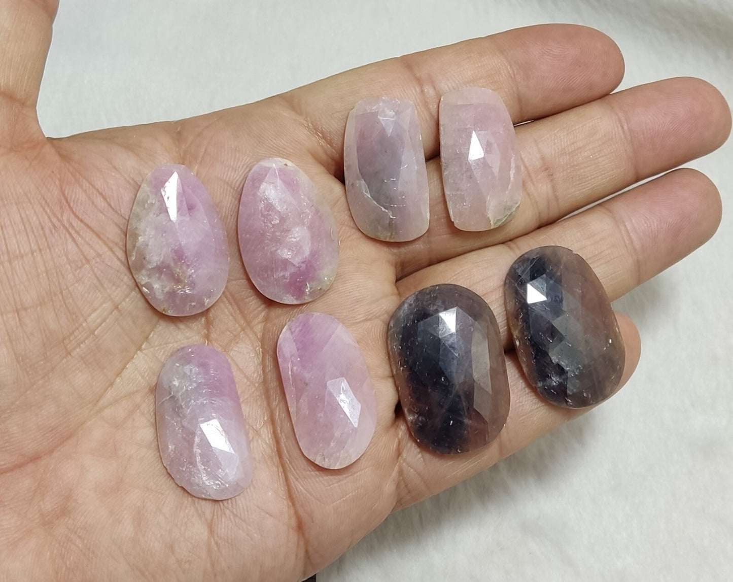 189 carats in weight, in 4 pairs, Total 8 gems, rose cut natural sapphires lot