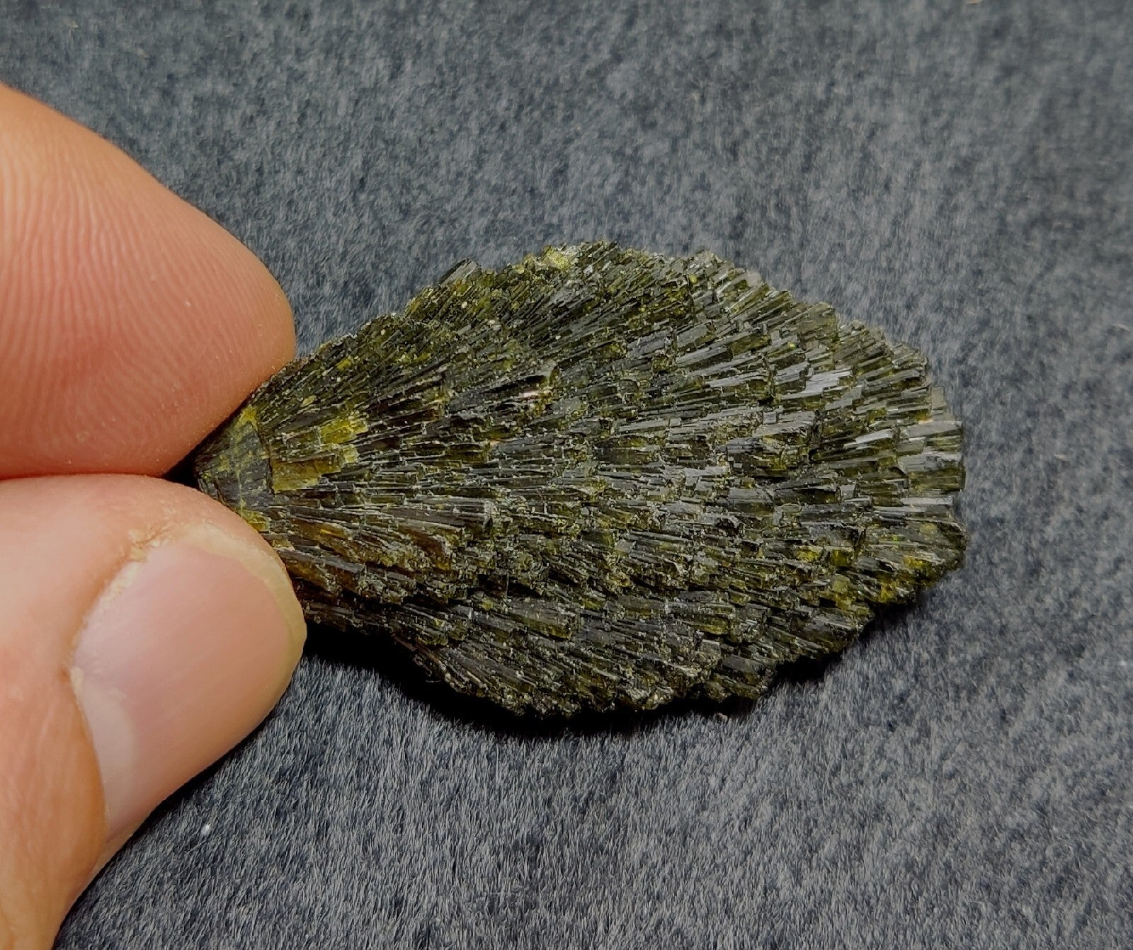 Epidote crystal spray like formations 20 grams