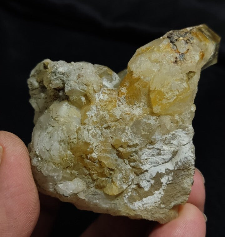 Natural terminated Quartz Crystal Specimen 253 grams