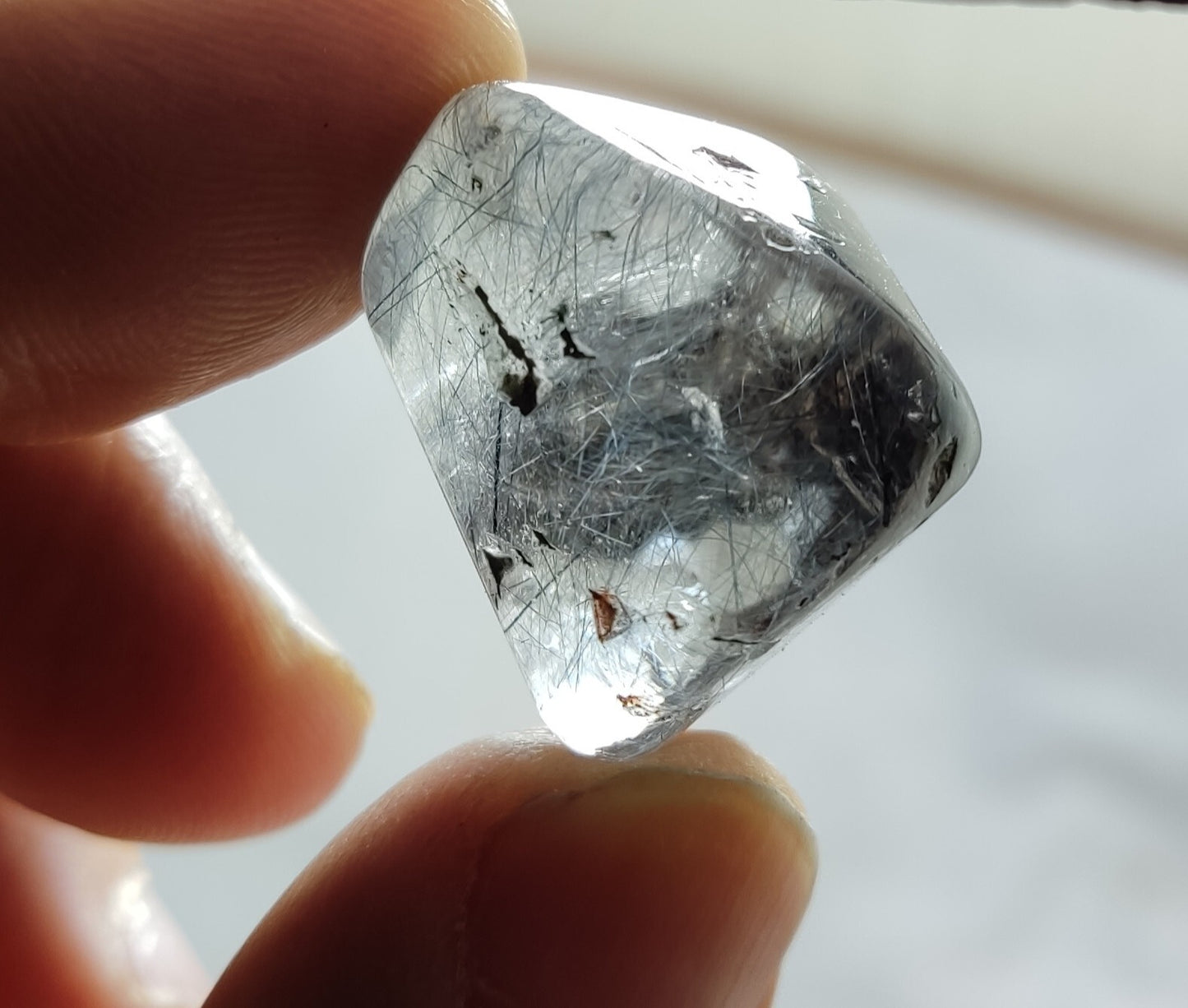 Single piece Rutiles/riebeckite/aegirine included quartz tumble 94 carats