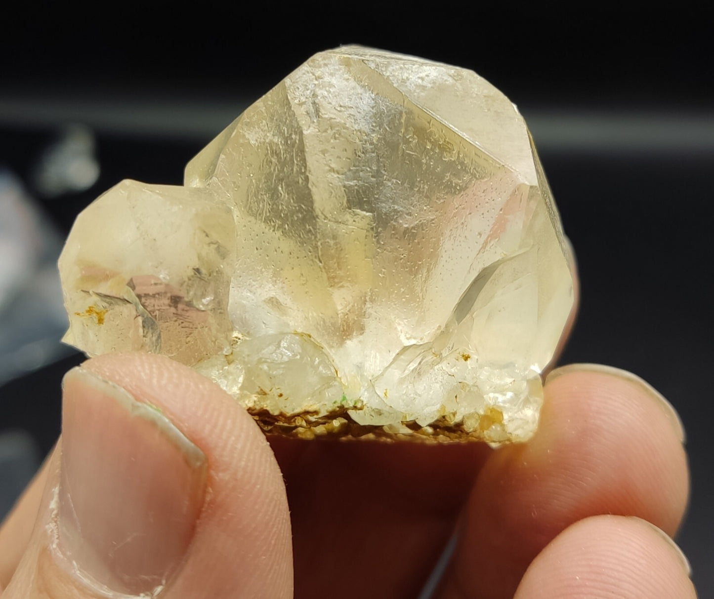 An Aesthetic terminated Quartz crystal specimen 46 grams