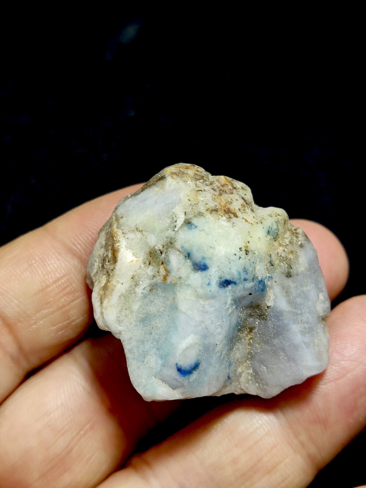 Natural Florescent Hackmanite 31 Grams.