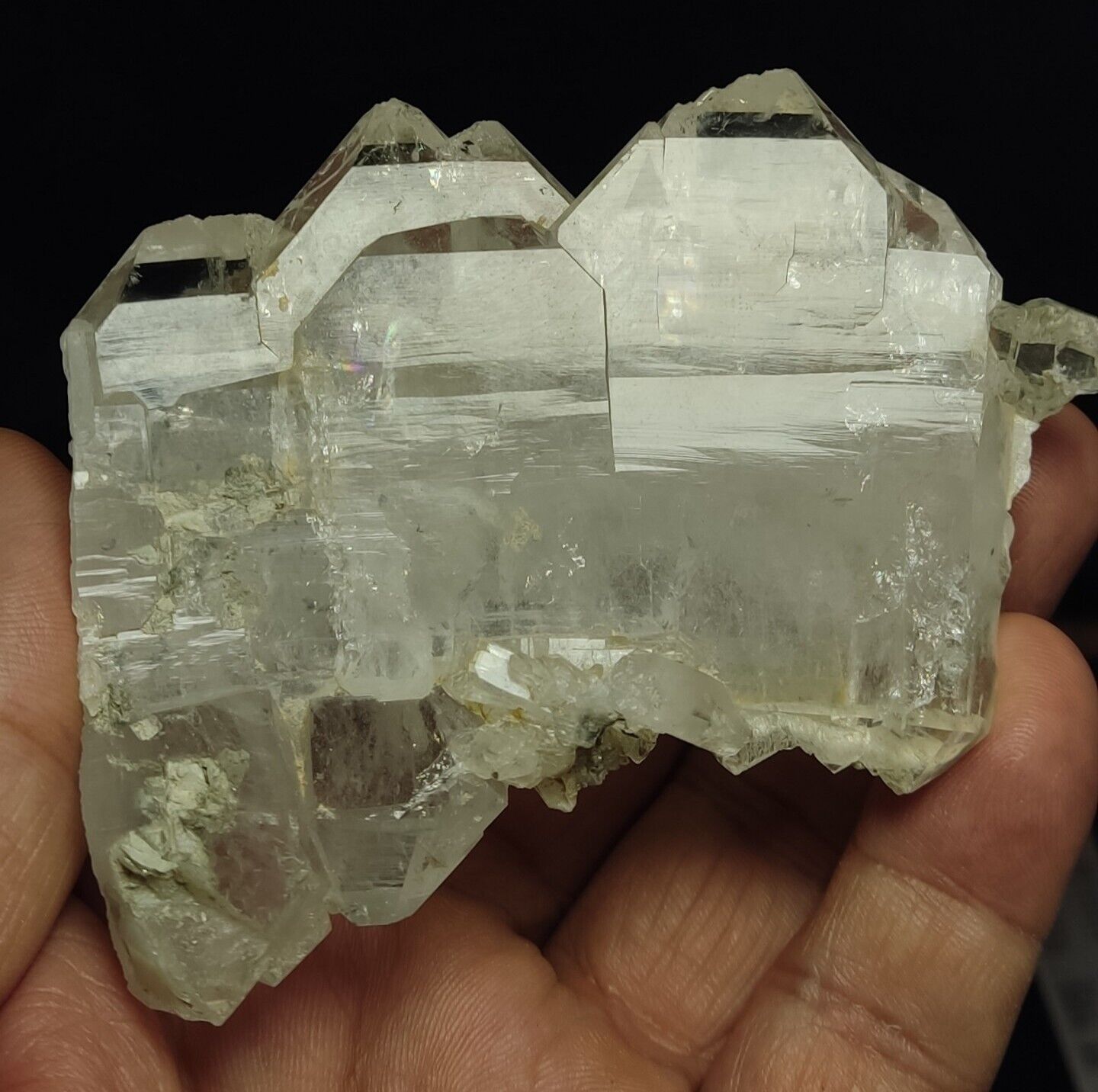 A Very Aesthetic Faden Like Quartz Cluster 181 grams