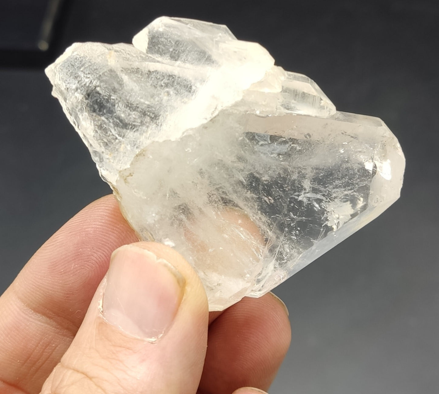 An Aesthetic terminated Quartz crystal specimen 65 grams