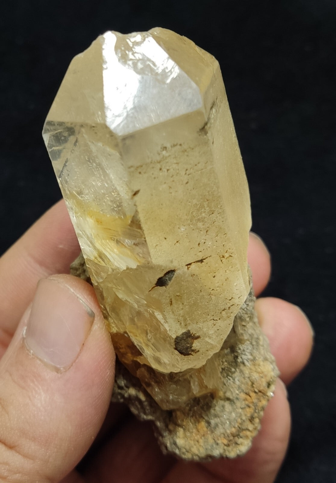 An Aesthetic Natural terminated Quartz crystal specimen 121 grams