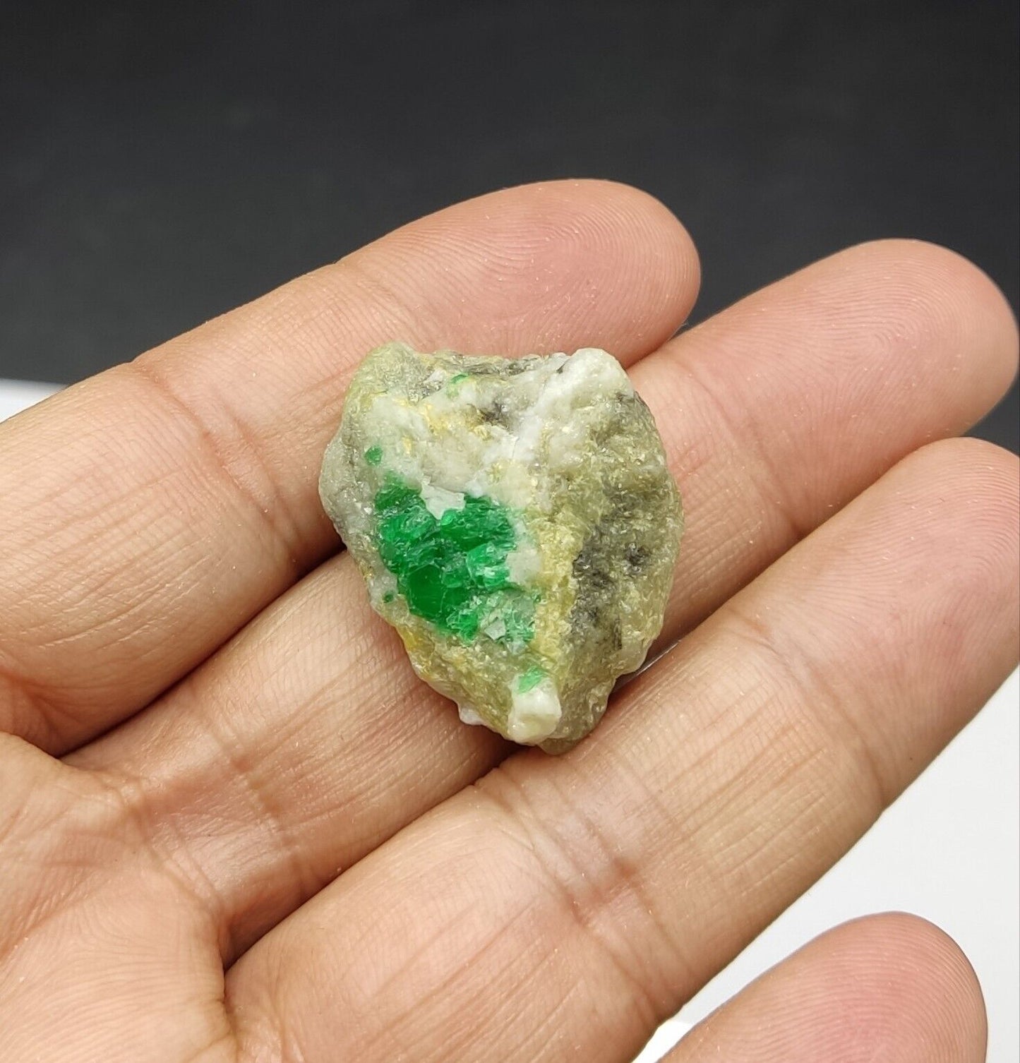 An Aesthetic miniature specimen of emerald in matrix 16 grams