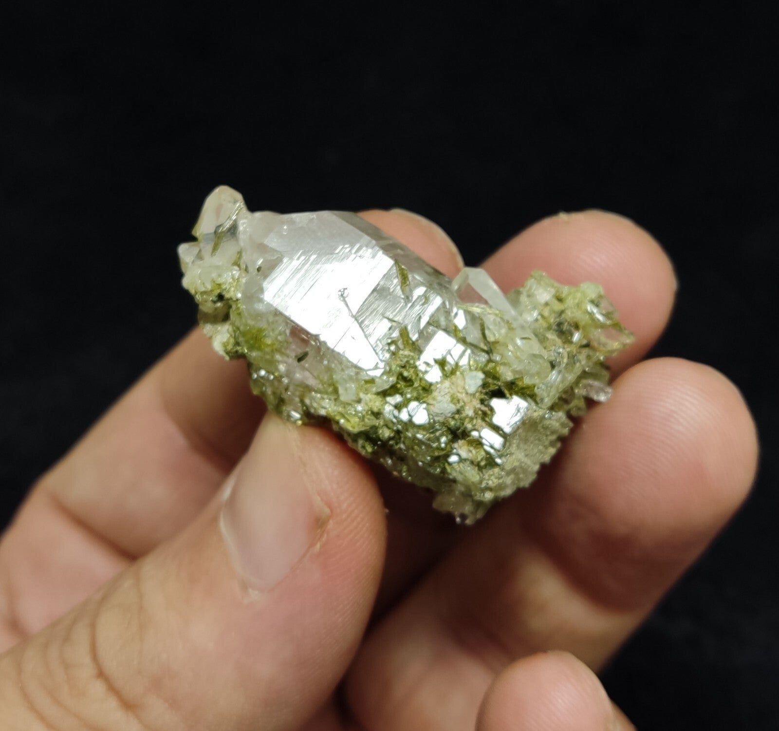 An Aesthetic terminated epidote Quartz specimen 20 grams