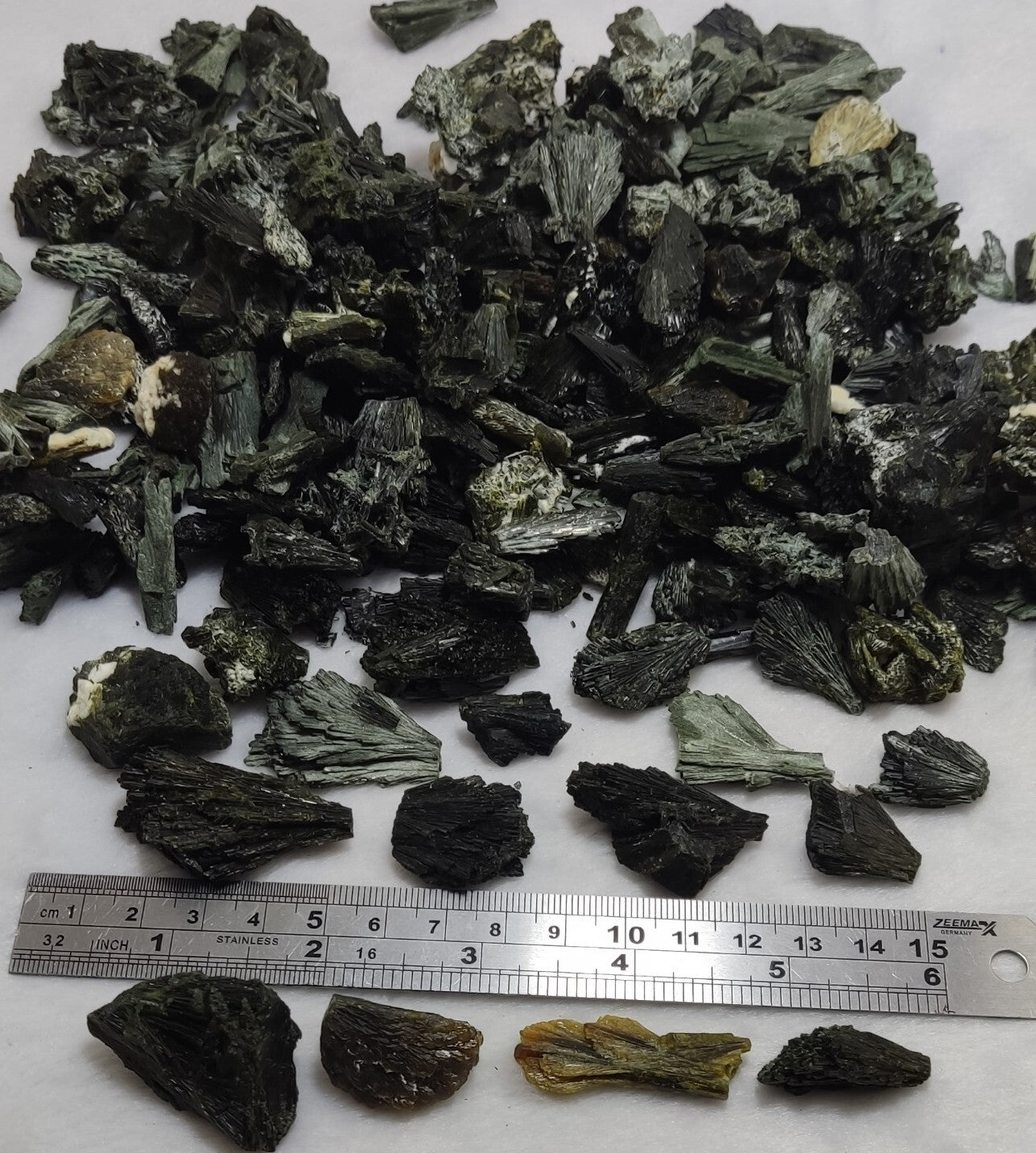 1000 grams epidote crystals