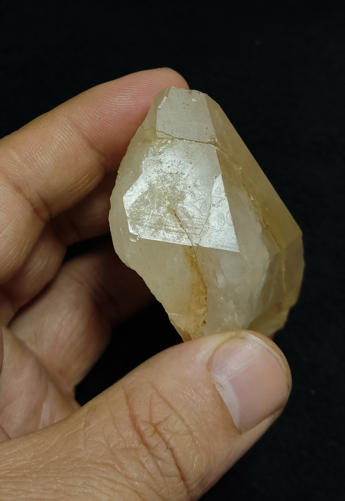 A very Aesthetic Natural beautifully terminated Quartz crystal 102 grams