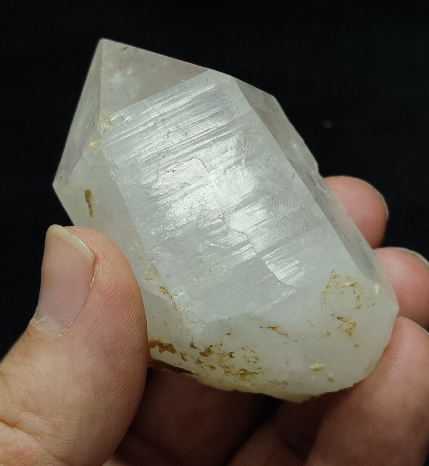 An Aesthetic specimen of quartz crystal specimen 162 grams