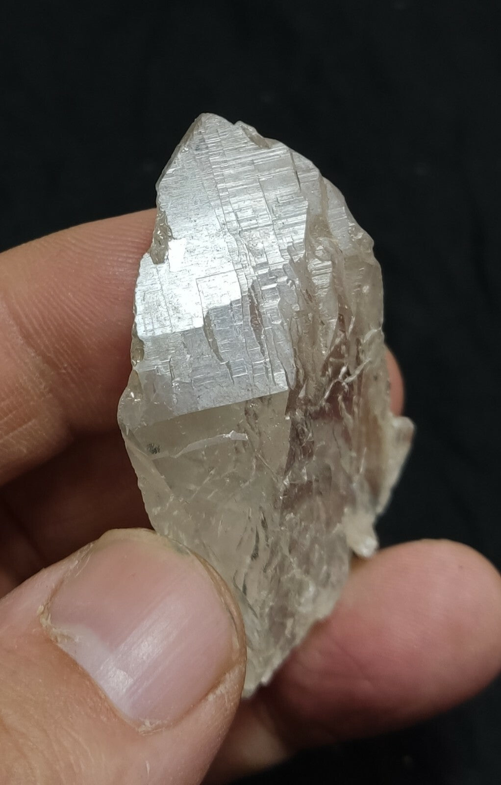 A very Aesthetic Natural beautifully terminated Quartz crystal 27 grams