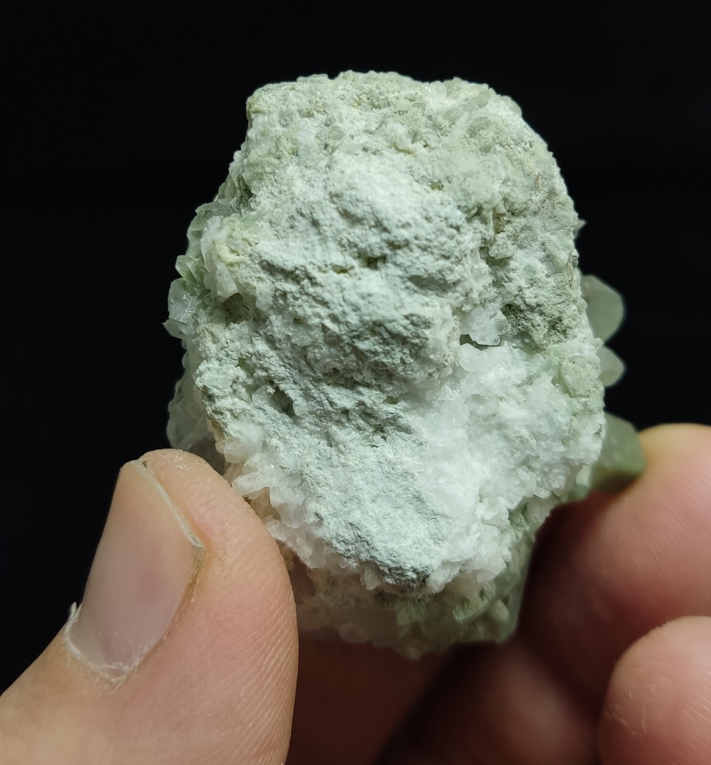 An Aesthetic terminated chlorite Quartz specimen with brookite 61 grams