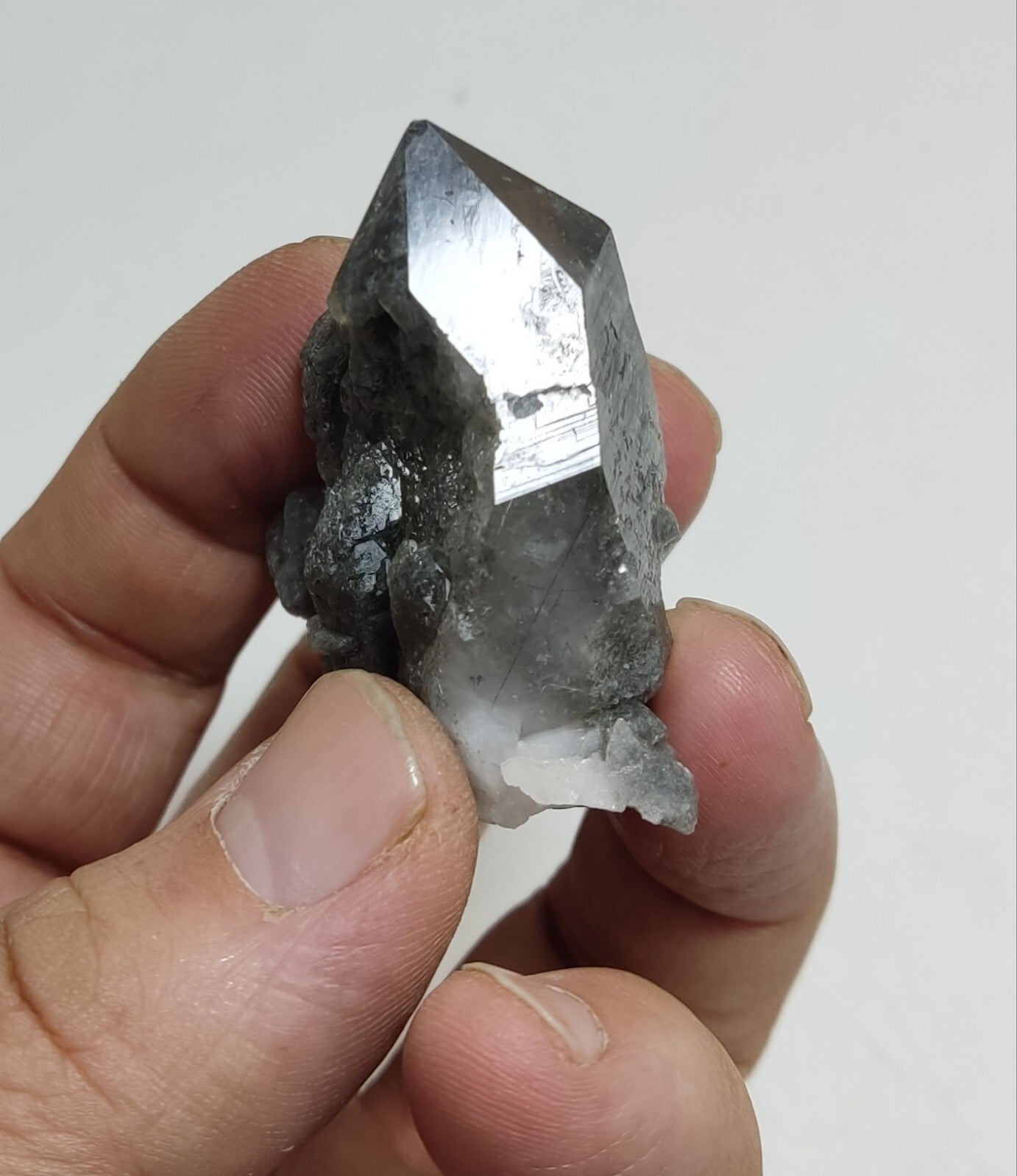 A very Aesthetic Natural terminated lodolite Quartz crystal 49 grams