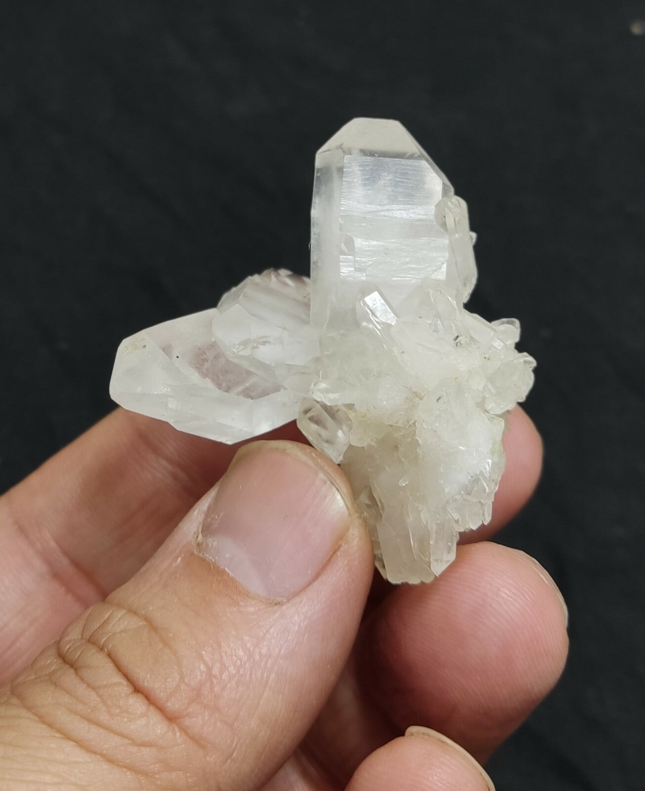 An amazing specimen of terminated Quartz crystal 28 grams