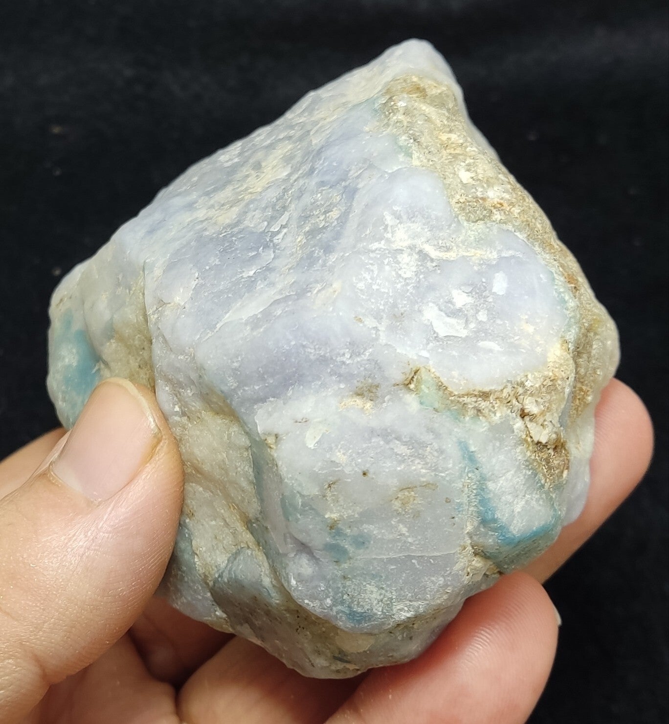An Aesthetic Natural beautiful rough Hackmanite specimen 414 grams