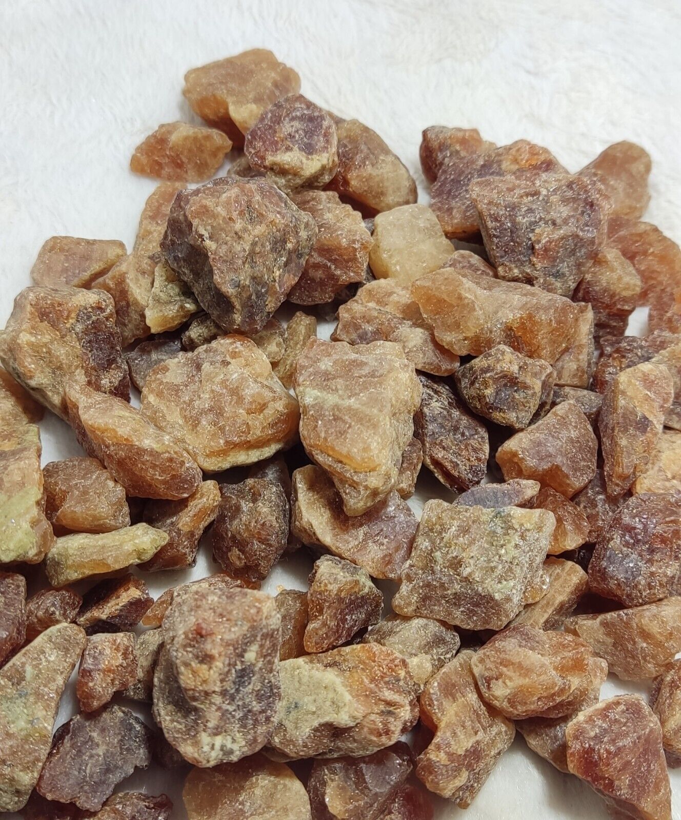 1000 grams lot of rough hessonite garnets