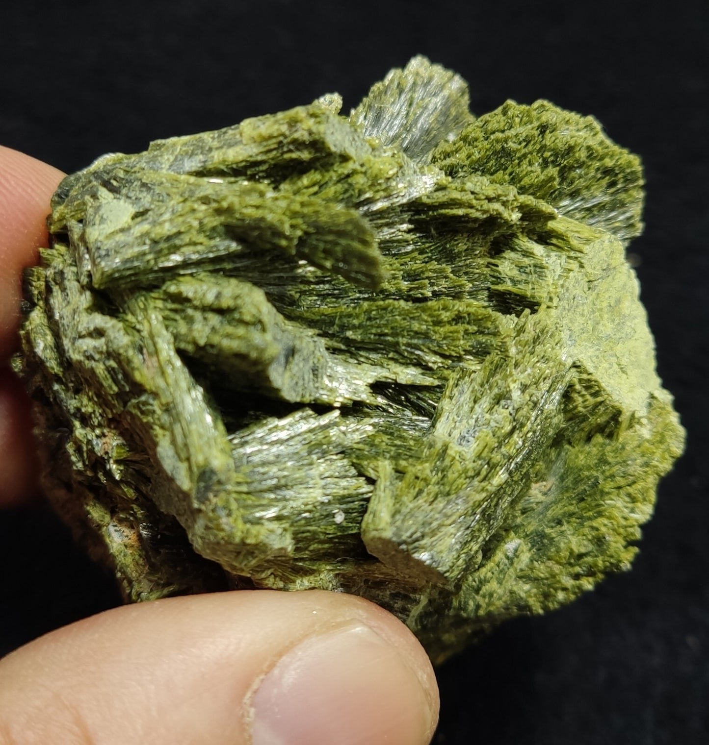 An aesthetic specimen of epidote crystal specimen 110 grams