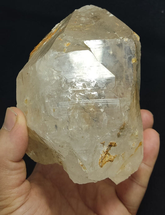 An Aesthetic large specimen of naturally terminated quartz crystal 1530 grams