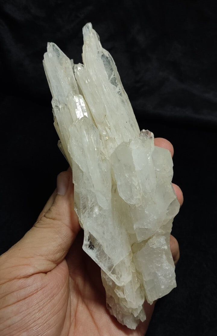 Very Aesthetic Faden Like Quartz Crystal Cluster 409 grams