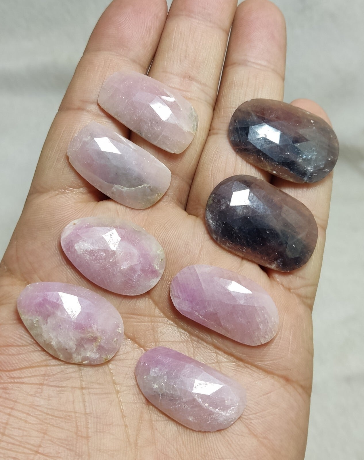 189 carats in weight, in 4 pairs, Total 8 gems, rose cut natural sapphires lot