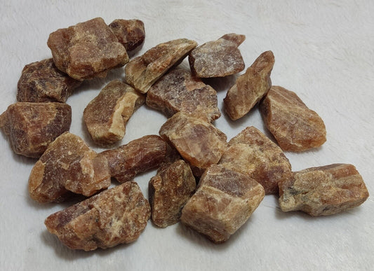 900 grams lot of rough hessonite garnets