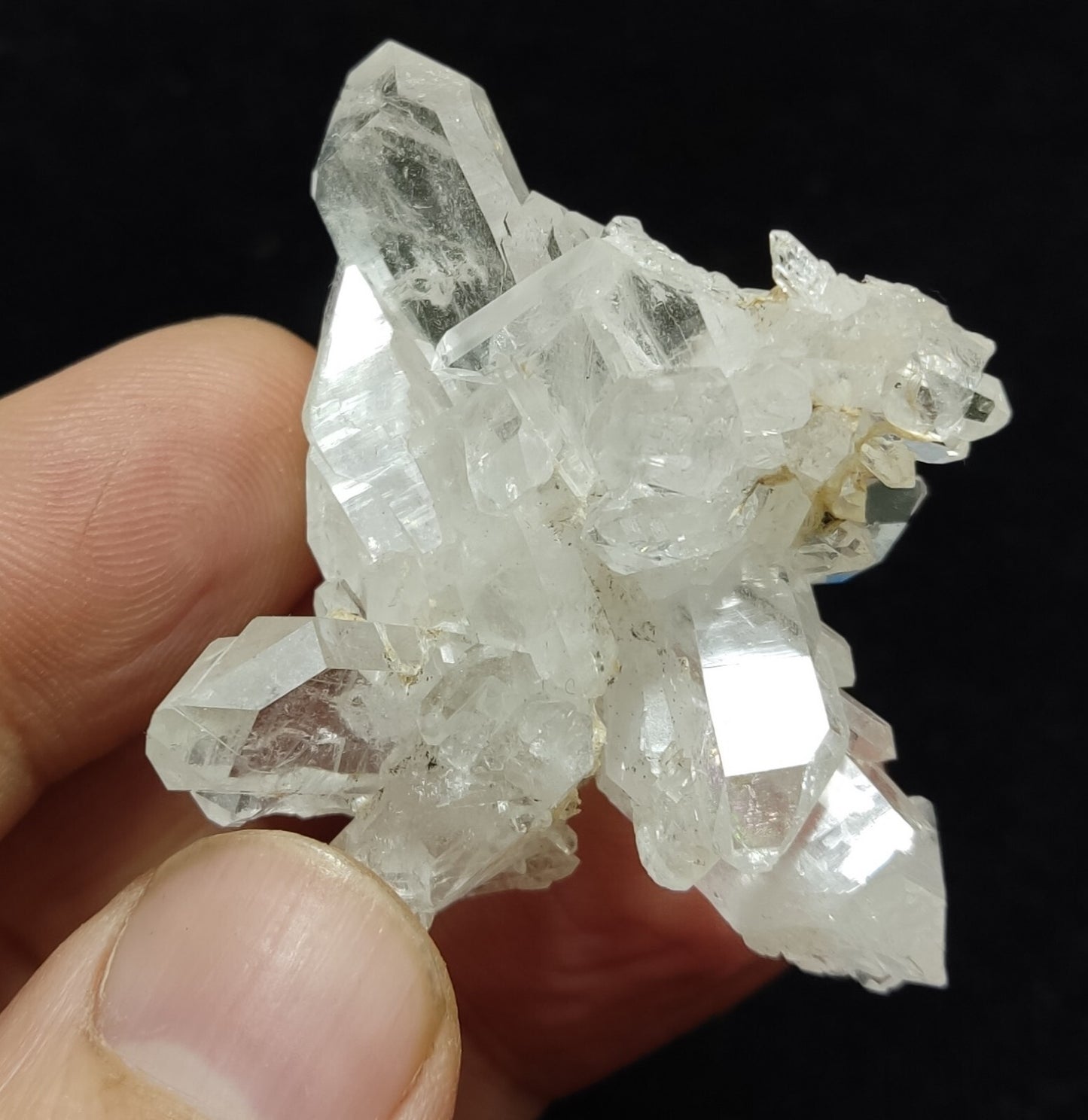 An Aesthetic Natural beautifully terminated Quartz cluster 28 grams