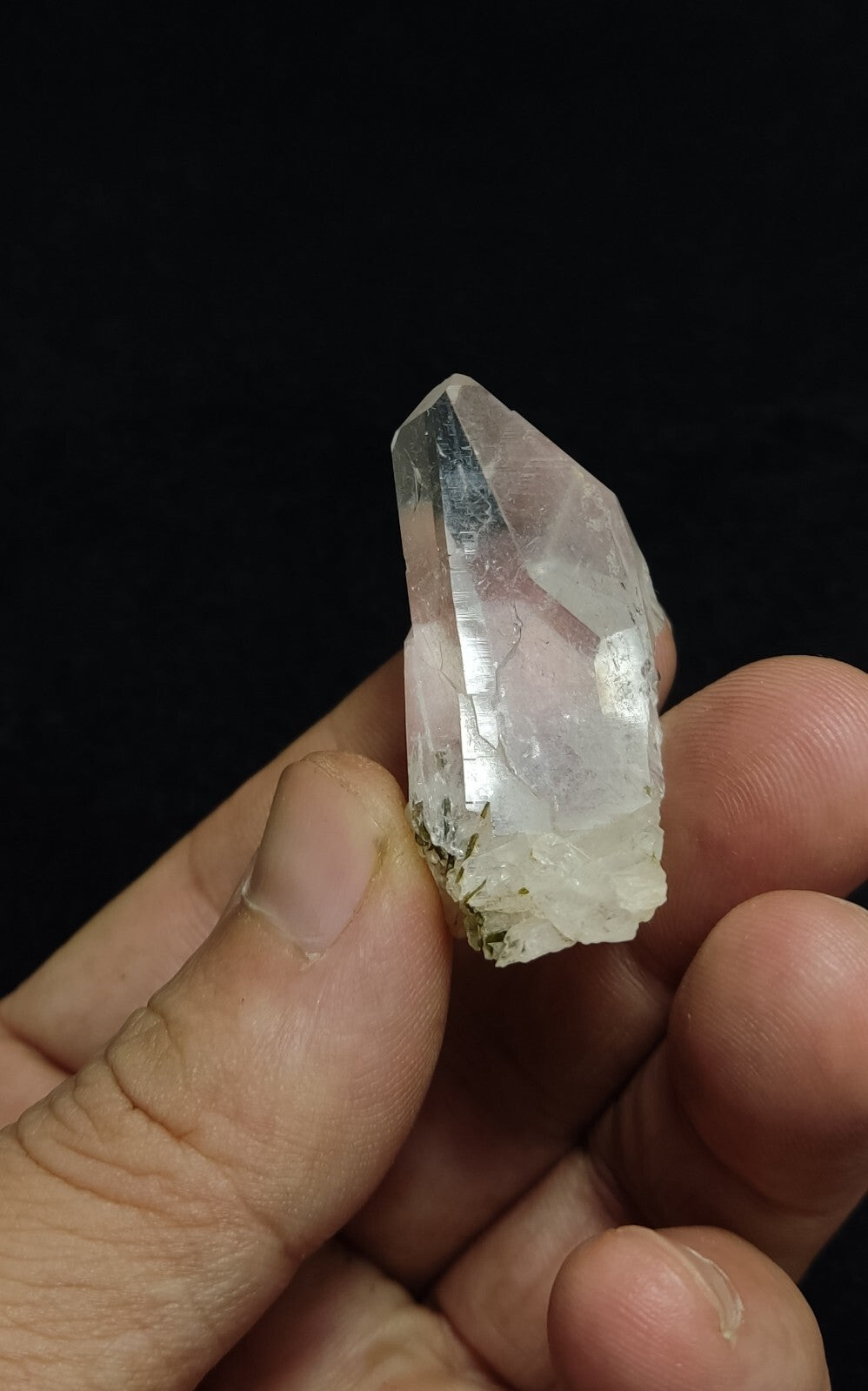 An Aesthetic terminated clear quartz with some epidote inclusions 20 grams