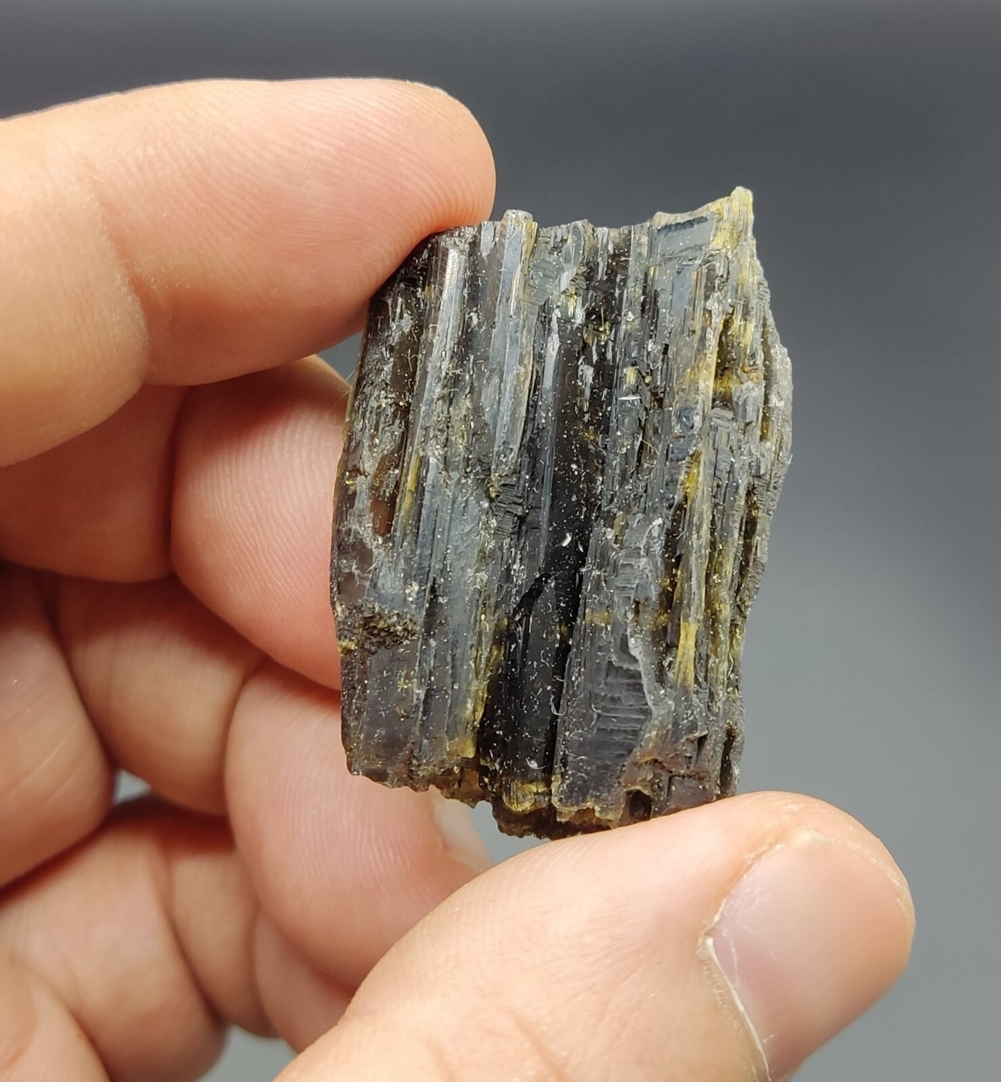 An aesthetic specimen of epidote crystal 28.5 grams