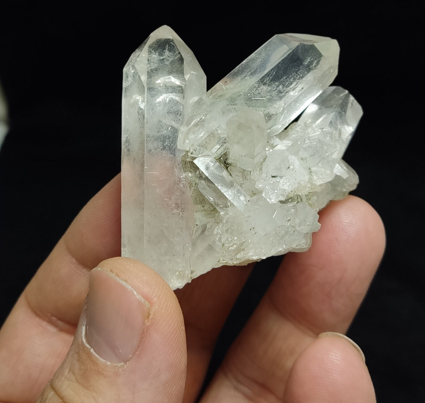 An Aesthetic Natural Quartz cluster with chlorite inclusions 63 grams