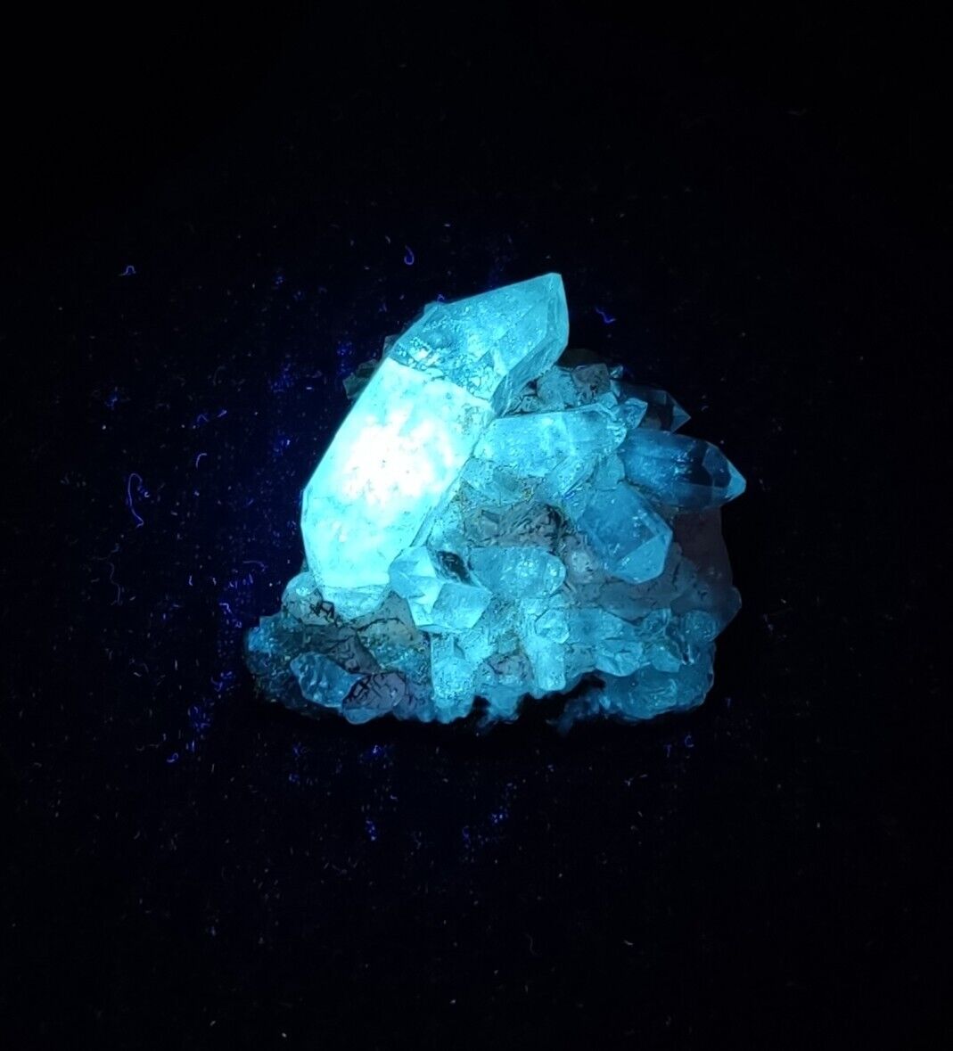 An Aesthetic quartz/calcite crystal specimen with petroleum inclusions 15 grams