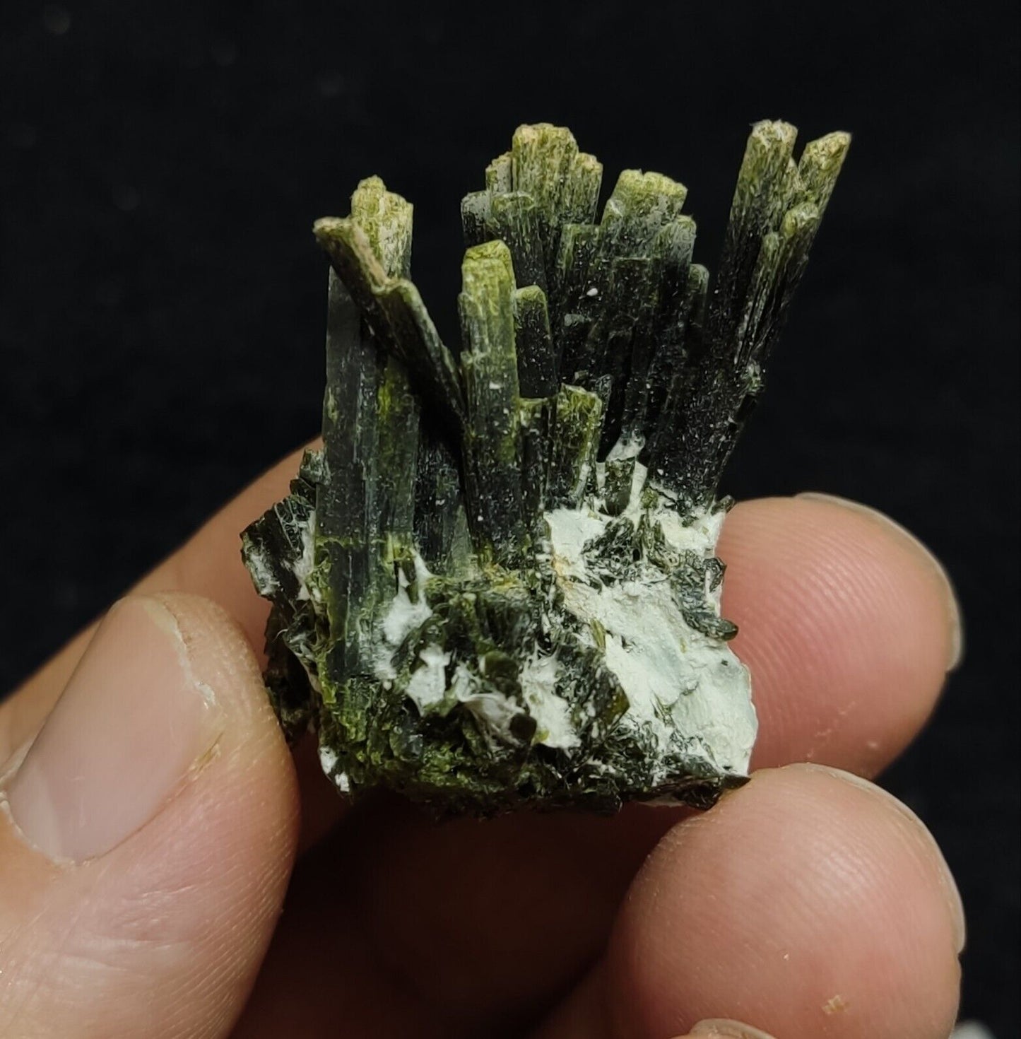 A very Aesthetic Natural beautifully terminated epidote cluster 15 grams