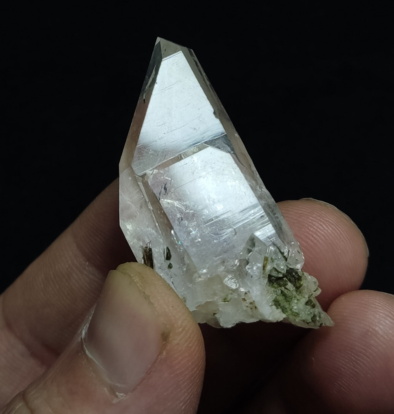 An Aesthetic terminated clear quartz with some epidote inclusions 20 grams