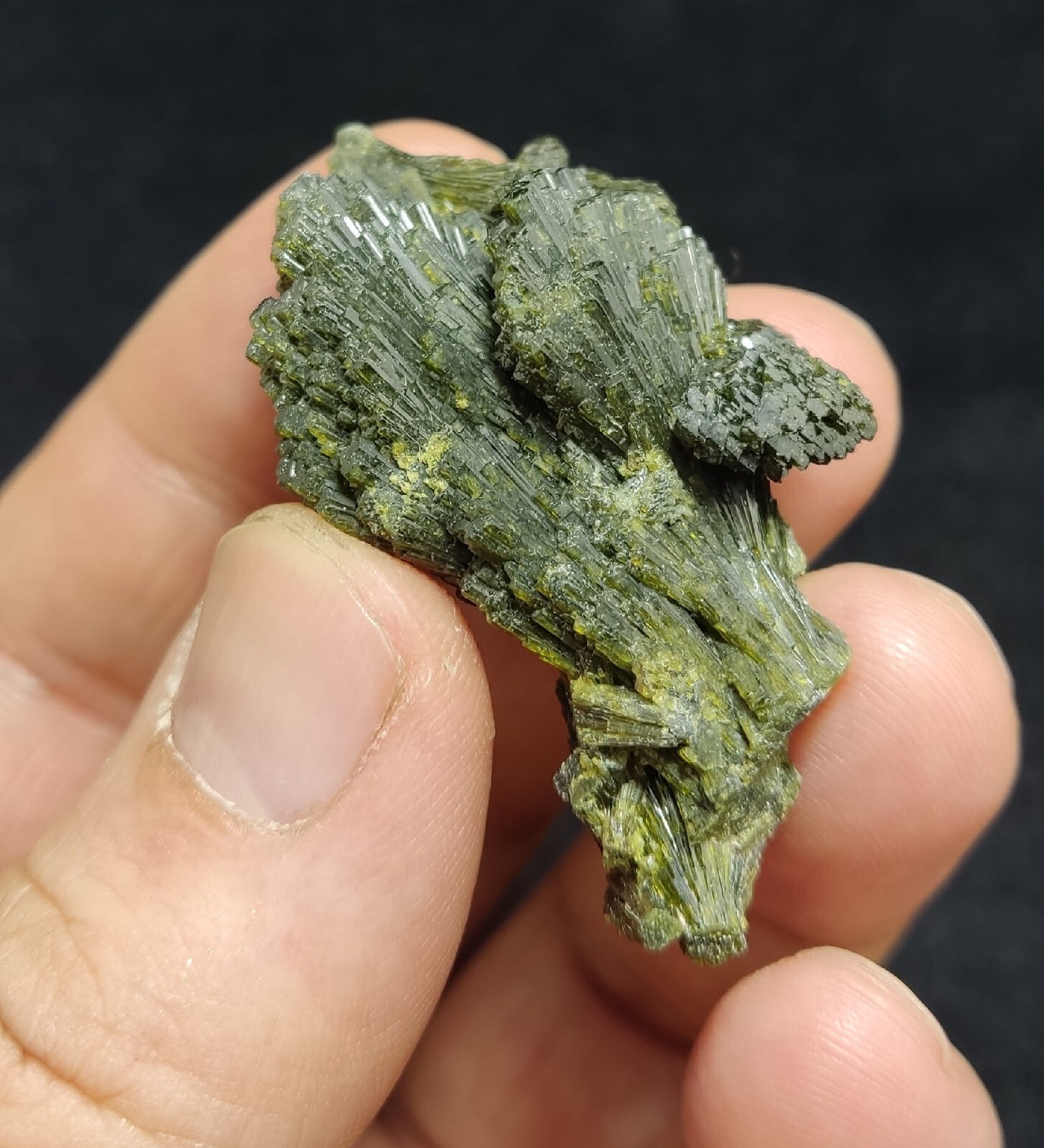 Single natural Epidote Crystal spray formations 29 grams