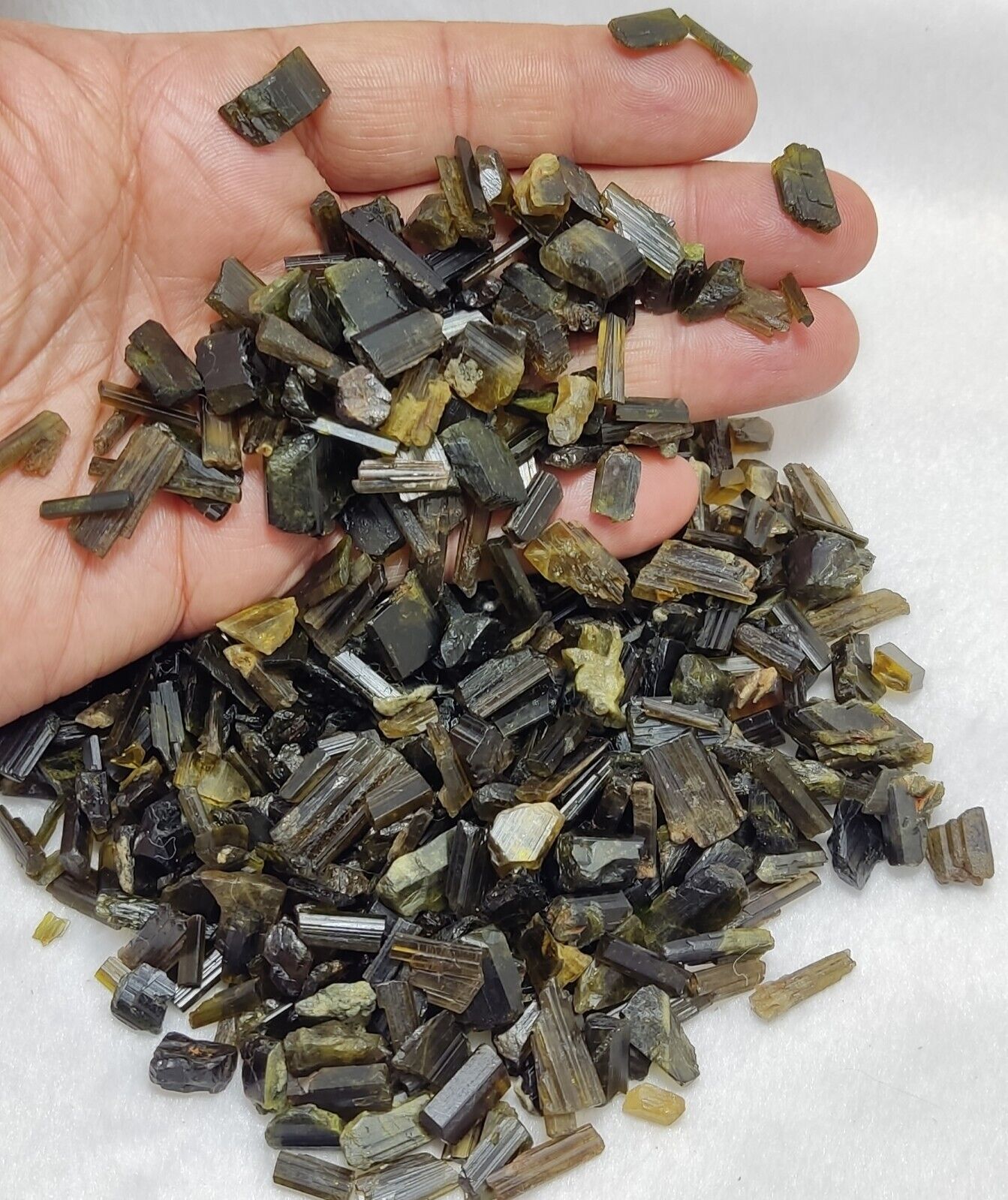 290 grams Natural terminated epidote crystals