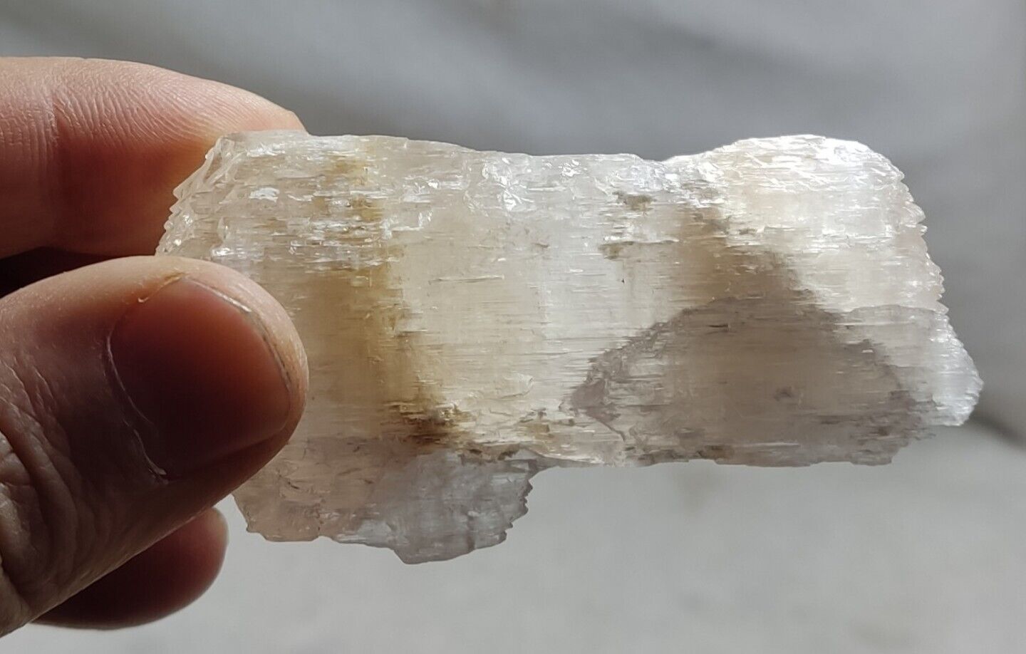 A very Aesthetic Natural fully etched spodumene crystal 107 grams