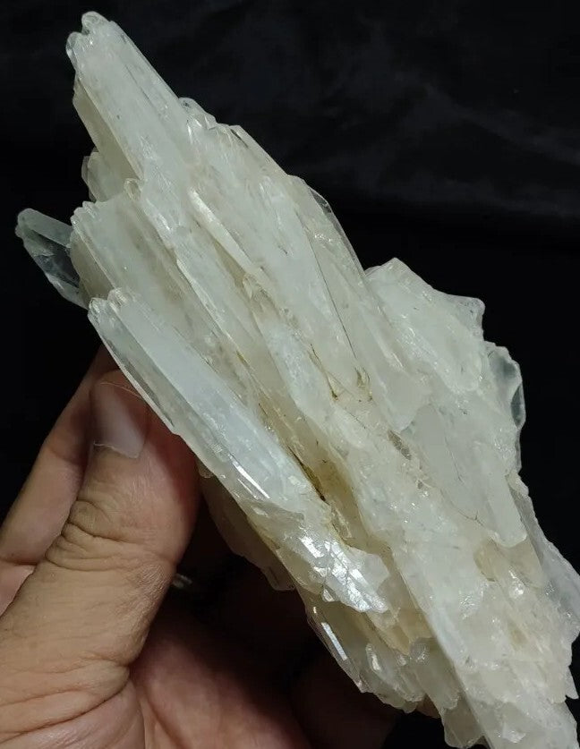 Very Aesthetic Faden Like Quartz Crystal Cluster 409 grams