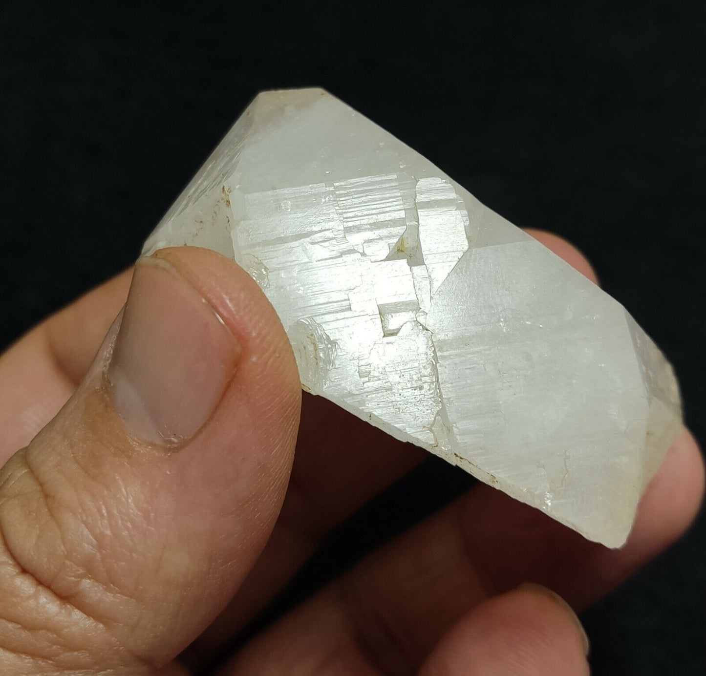 A very Aesthetic Natural beautifully terminated Quartz crystal 86 grams