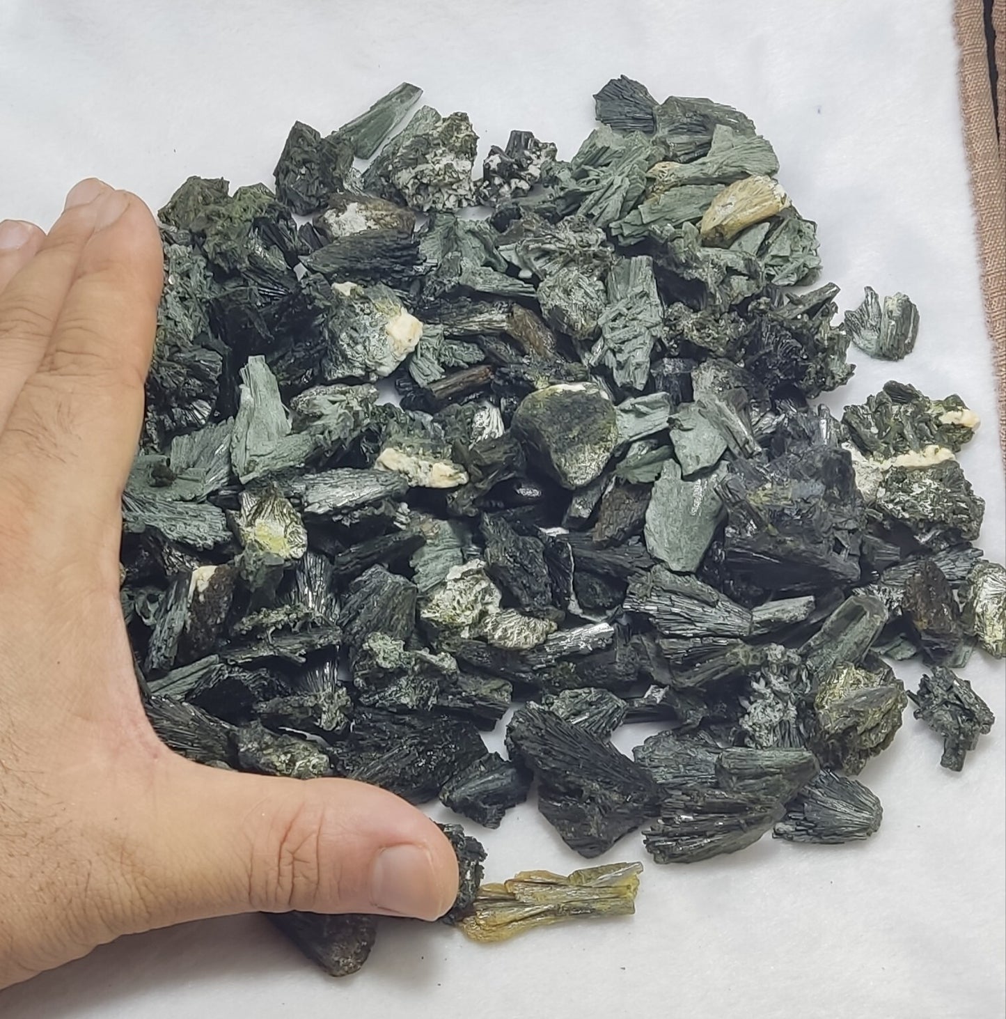 1000 grams epidote crystals