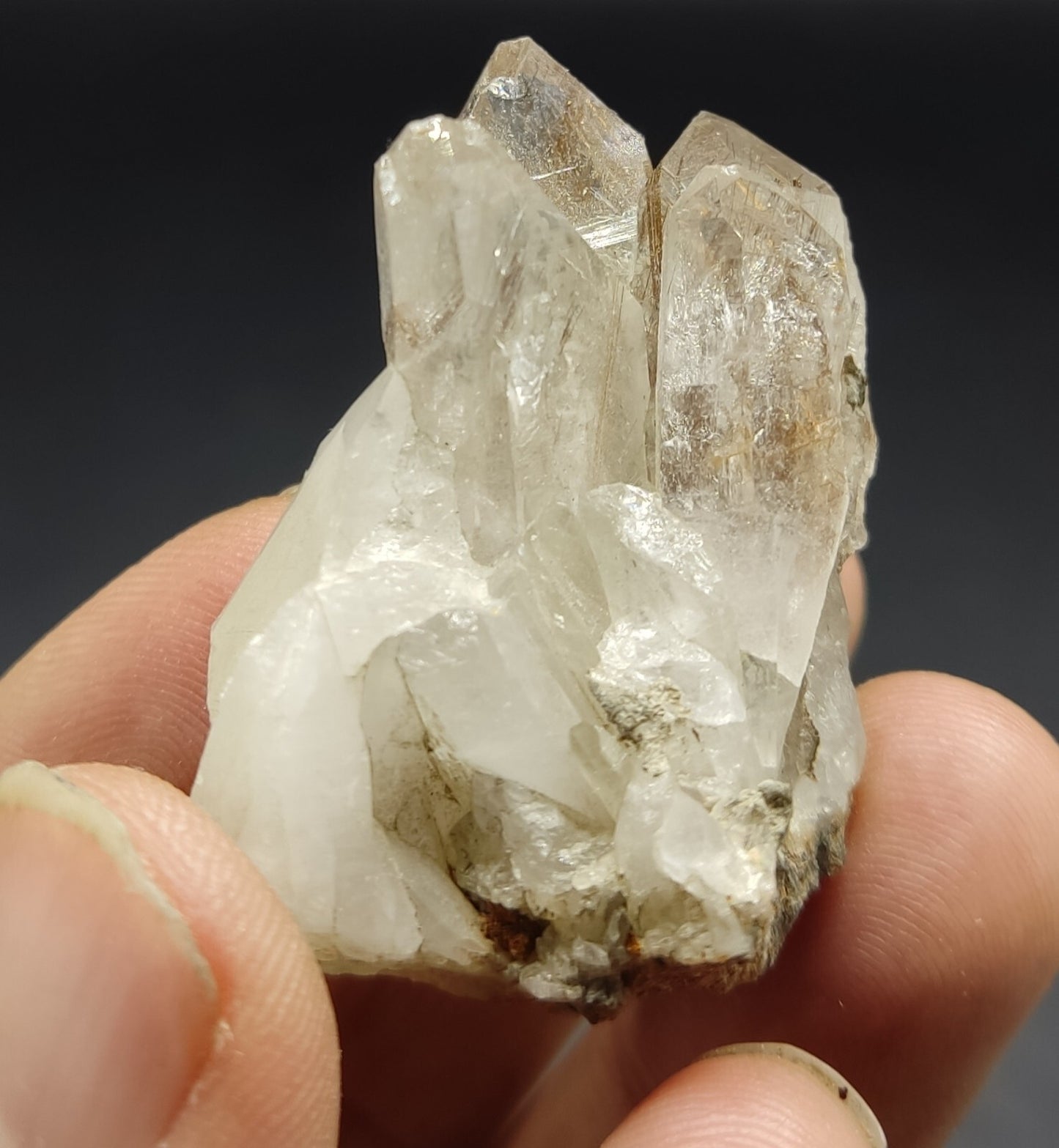 An Aesthetic specimen of rutiles included quartz crystal 41 grams