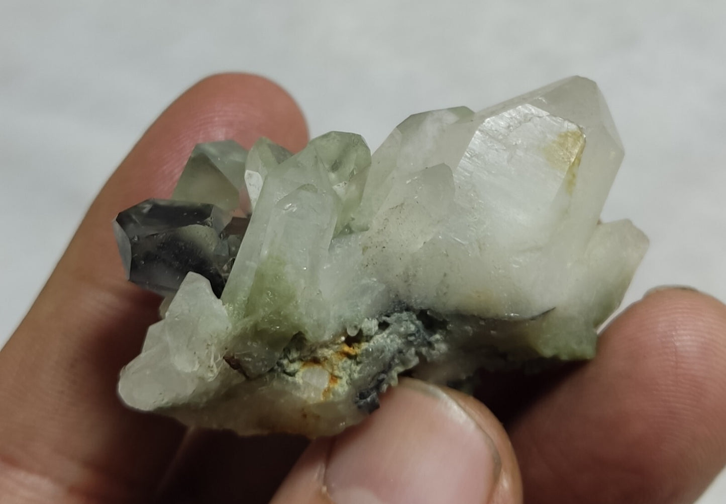 A very Aesthetic Natural terminated Chlorite-brookite Quartz 27 grams