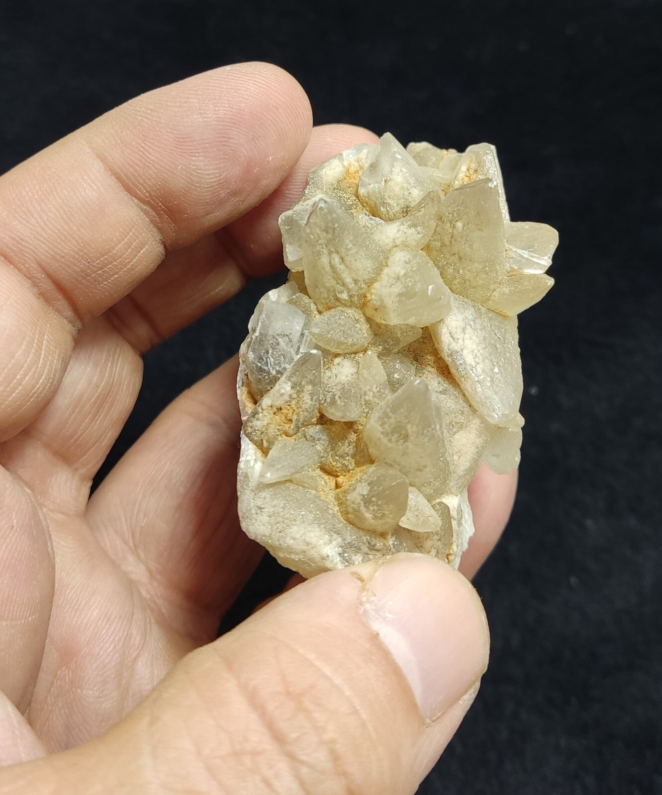An amazing specimen of calcite 88 grams