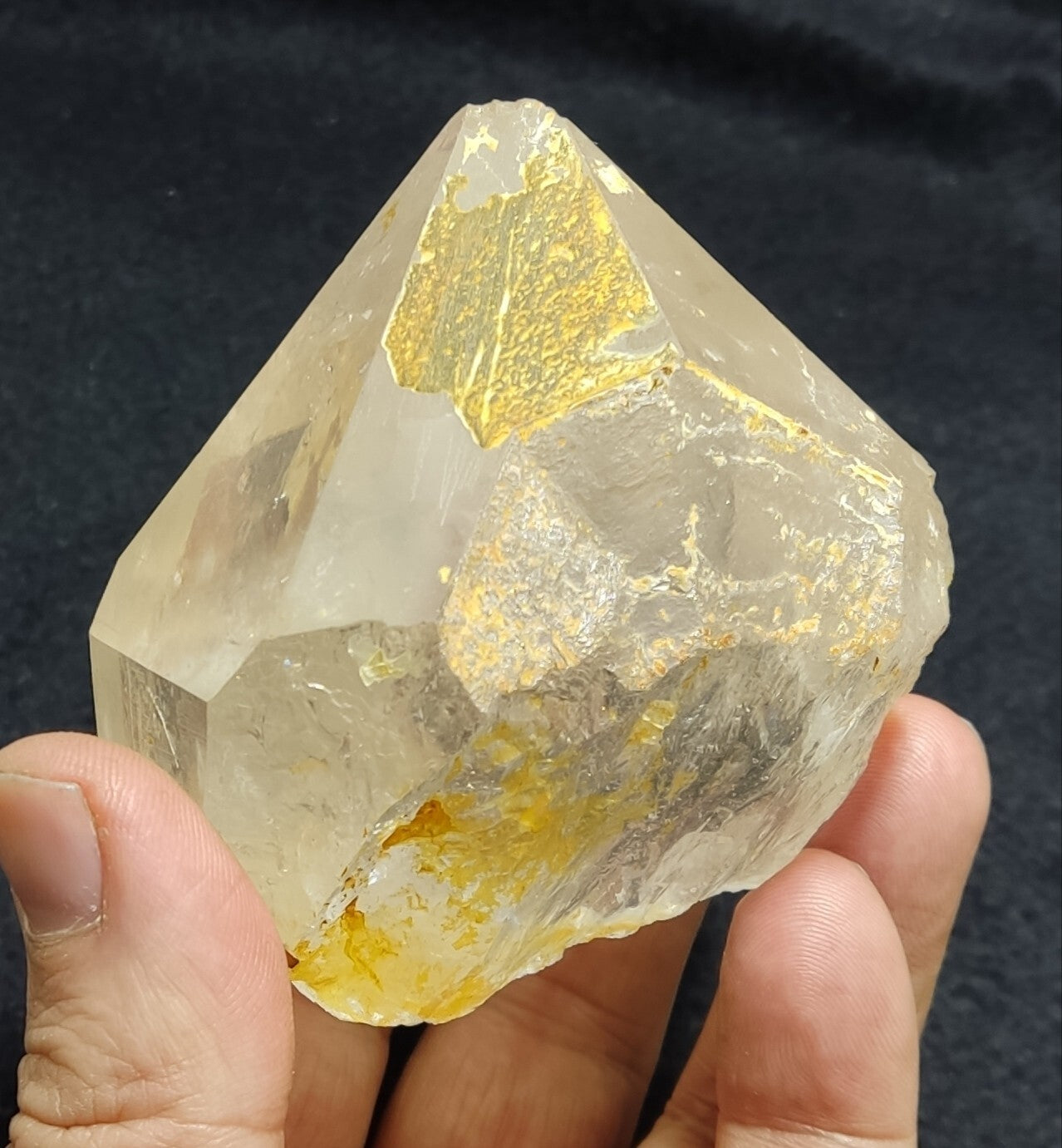 An Aesthetic terminated specimen of Quartz crystal 387 grams