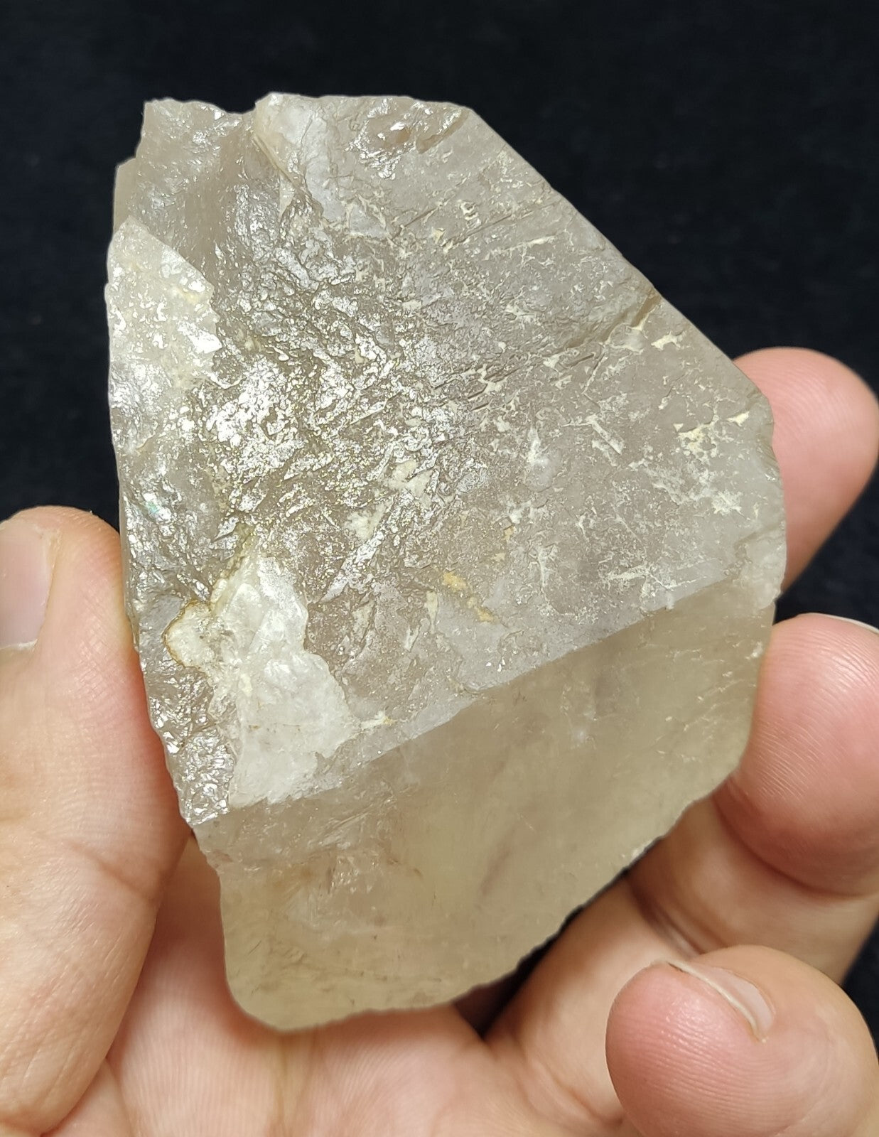 An Aesthetic terminated specimen of Quartz crystal 277 grams