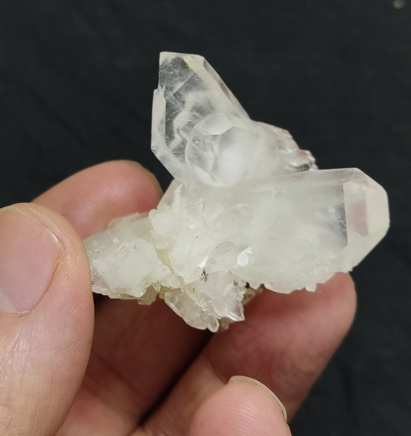 An amazing specimen of terminated Quartz crystal 28 grams