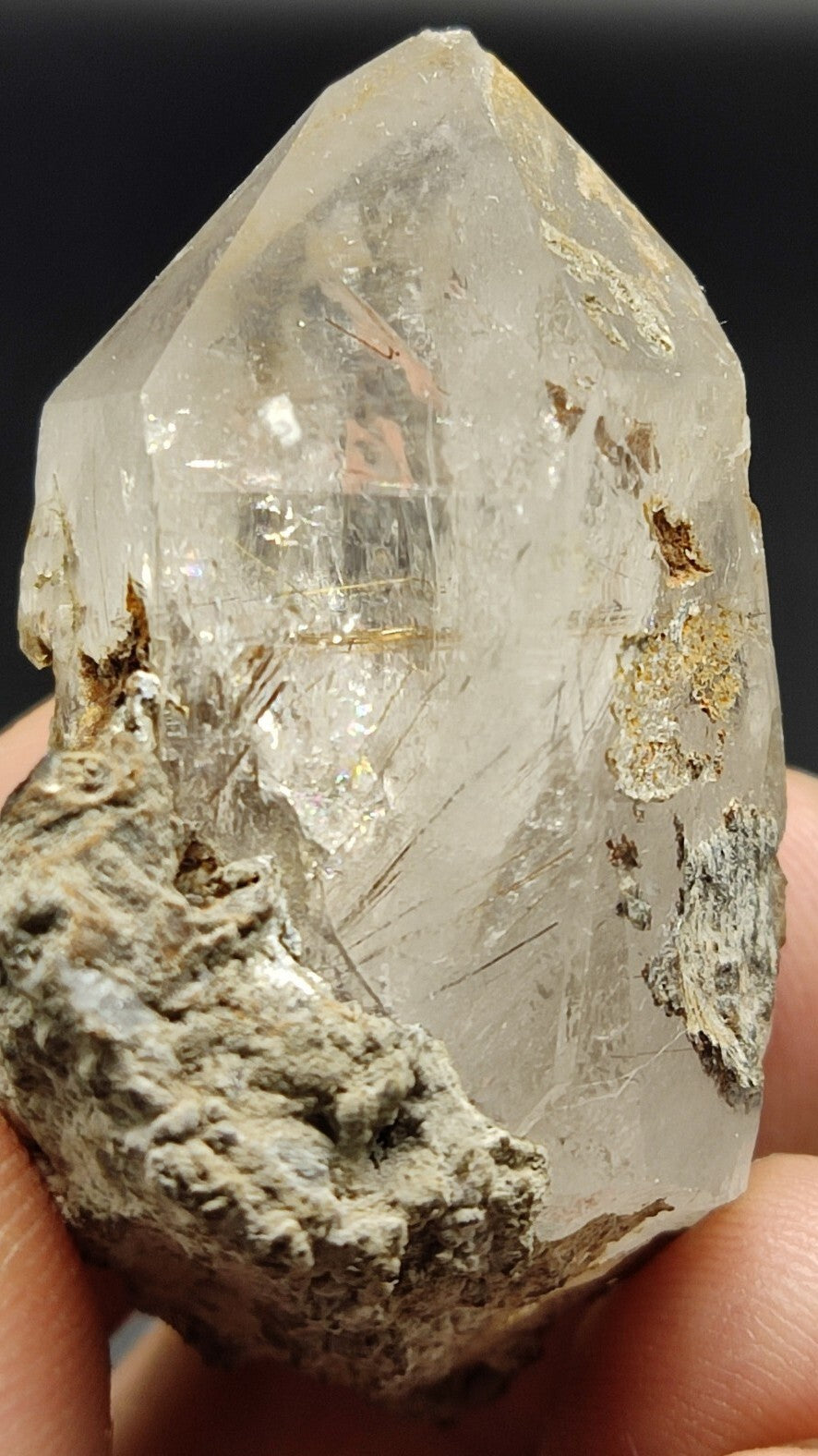 An Aesthetic specimen of rutiles included quartz crystal 42 grams