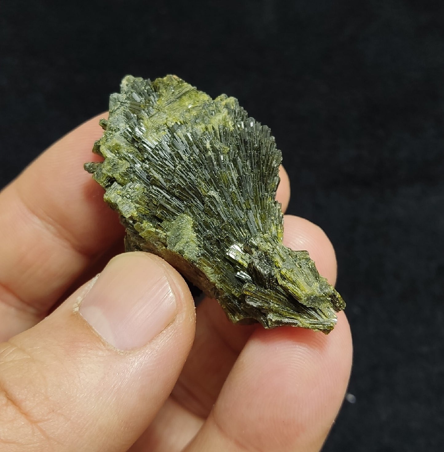 Single natural Epidote Crystal spray formations 29 grams