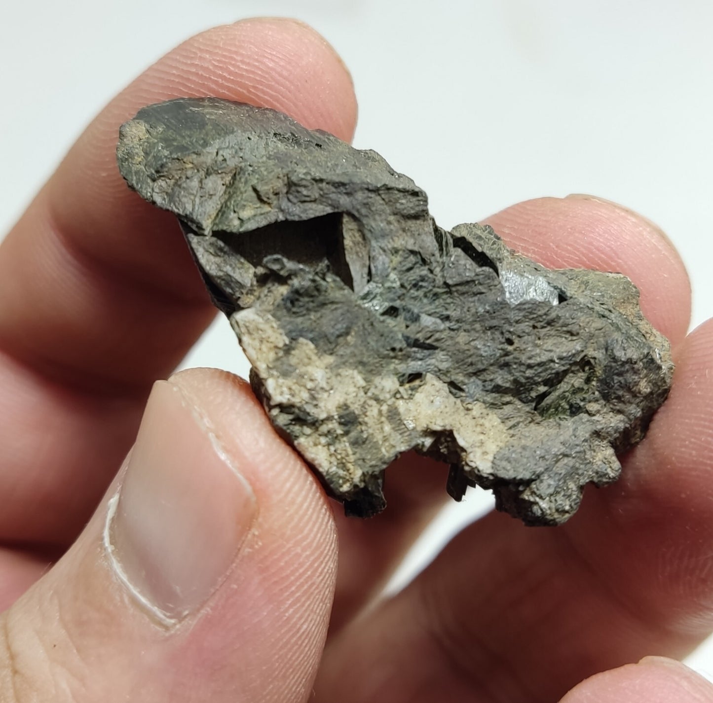 An aesthetic specimen of terminated aegirine crystal cluster 13 grams